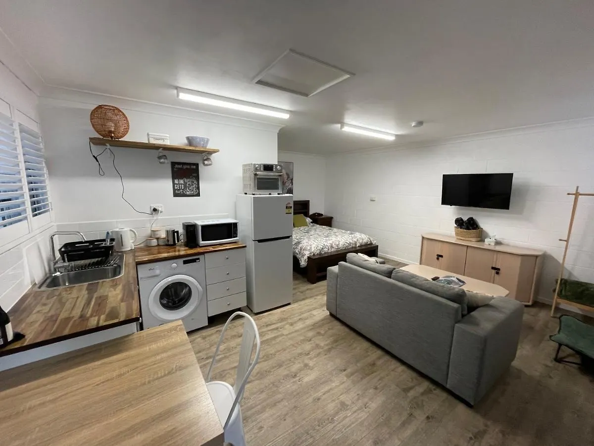Studio Apartment In East טוומבה