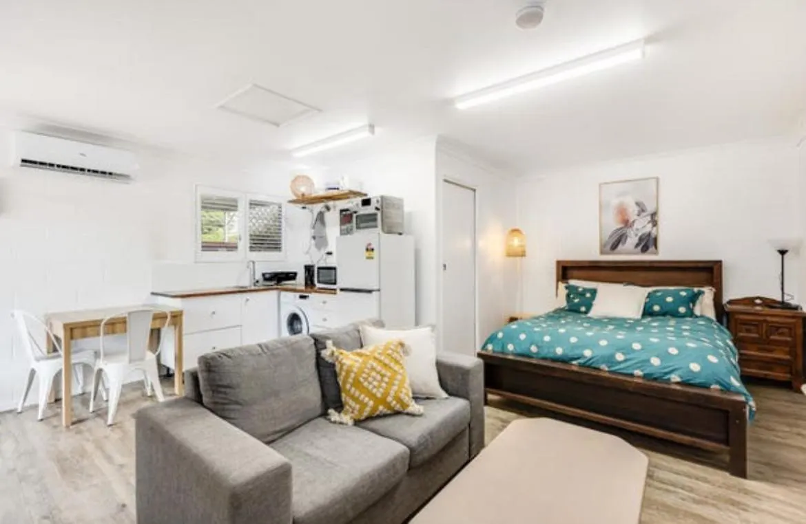 Studio Apartment In East טוומבה